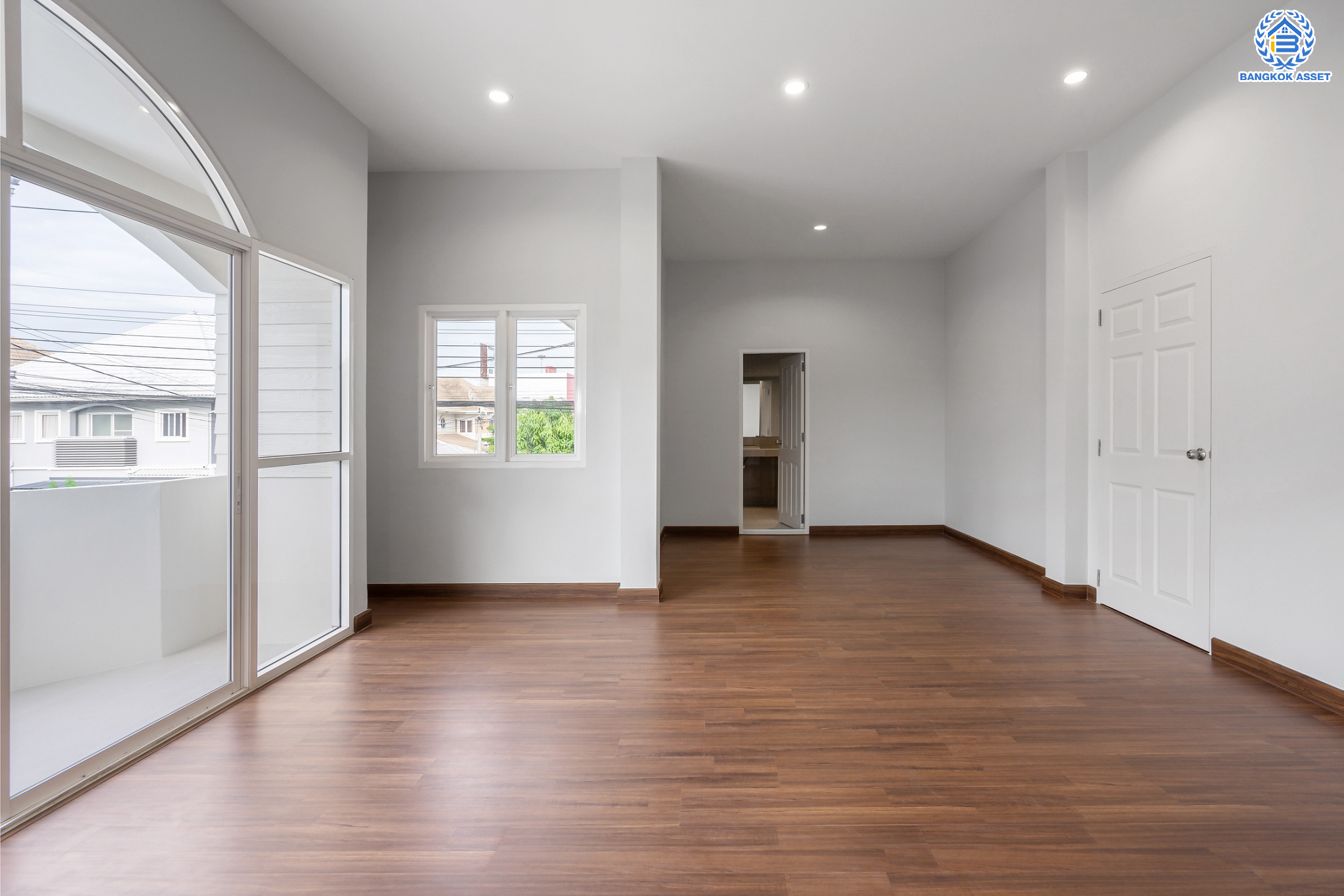 บ้านมือสองตกแต่งใหม่ ม.รัชชา2 บางใหญ่ บ้านเดี่ยว หลังมุม เนื้อที่ 59 ตร.ว. ฟังก์ชัน 4 ห้องนอน 3 ห้องน้ำ จอดรถได้ 2 คัน บนทำเลเชื่อมต่อถ.กาญจนาภิเษก ใกล้เซ็นทรัลเวสต์เกต ทางด่วน "กาญจนาภิเษก" และรถไฟฟ้าสายสีม่วง "สถานีตลาดบางใหญ่"